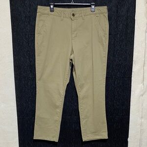St. John's Bay Girl Friend tan Capri Pants